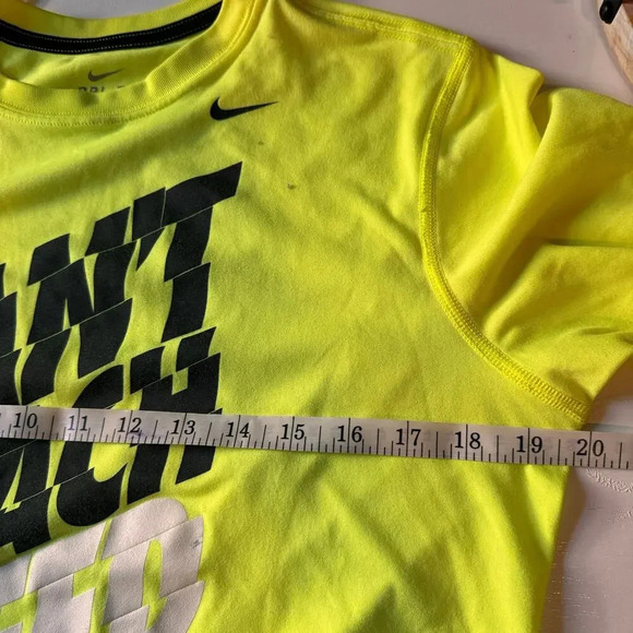Nike men’s Bright Yellow Dry Fit T-shirt size XL Workout/Run/Gym Shirt fast Dry - Picture 6 of 7